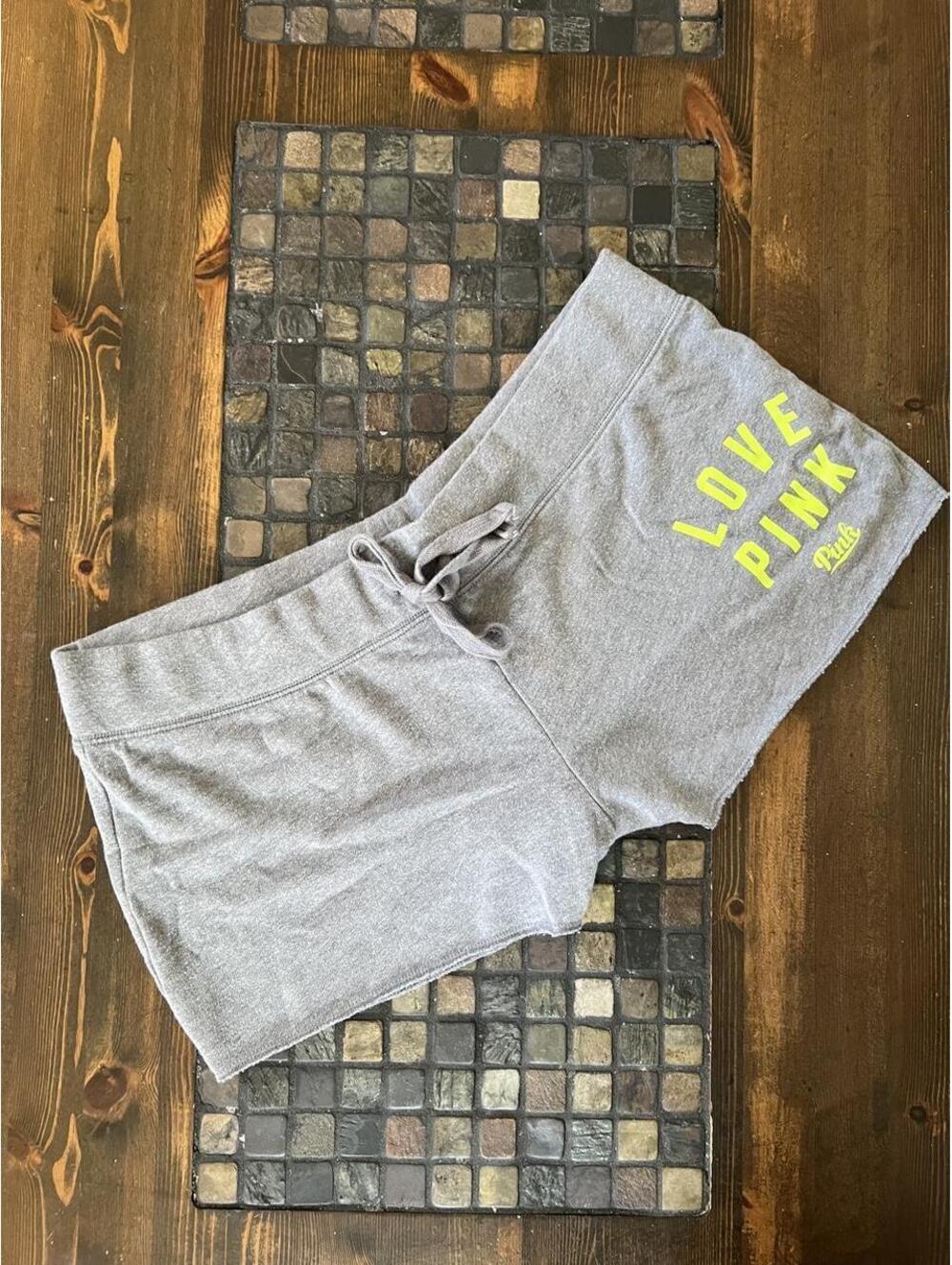 Vintage Y2K McBling Victoria’s Secret PINK Low-Rise Sweat Shorts size large 💚